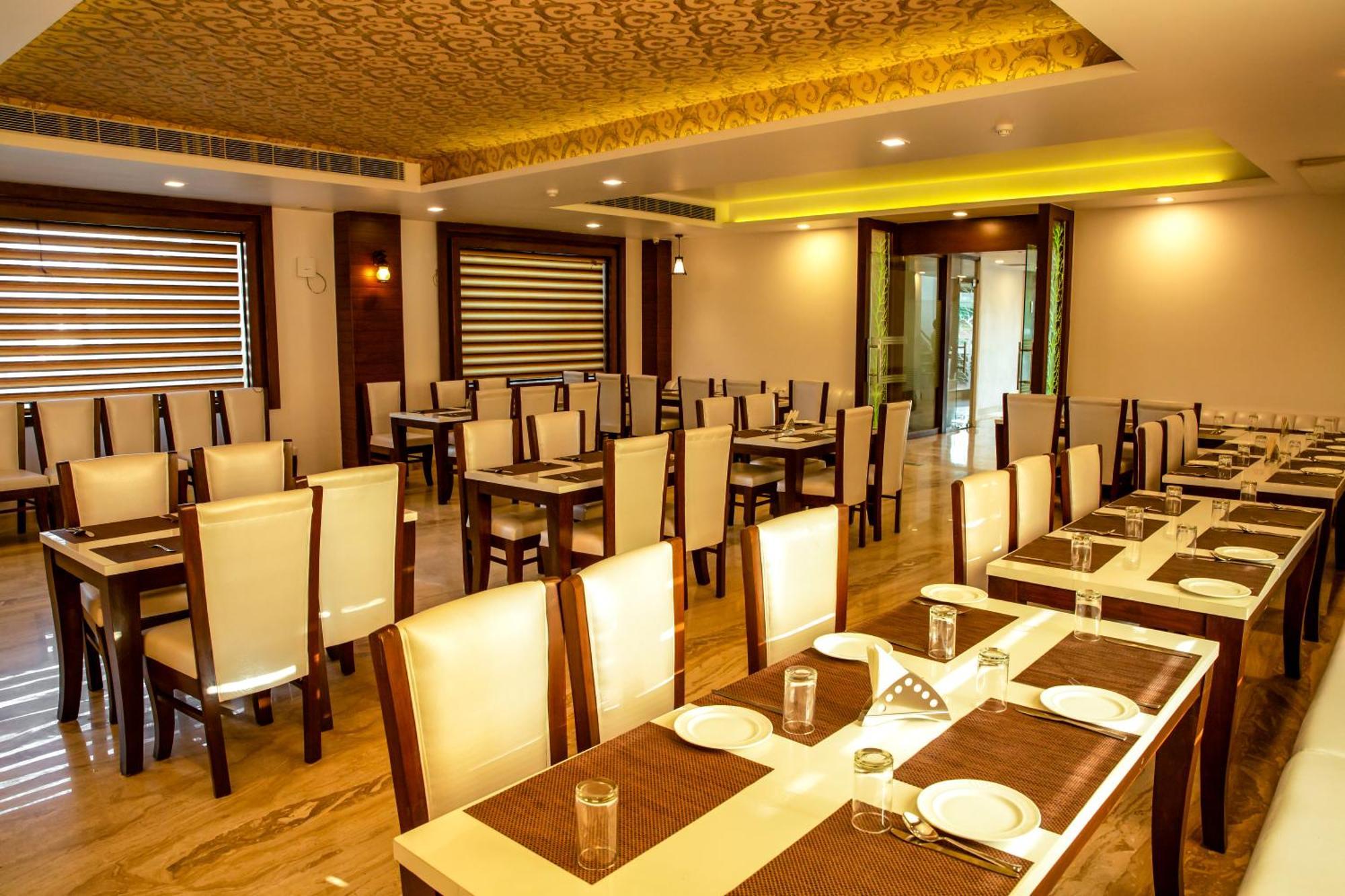 Spree Hotel Agra - Walking Distance To Tajmahal ภายนอก รูปภาพ