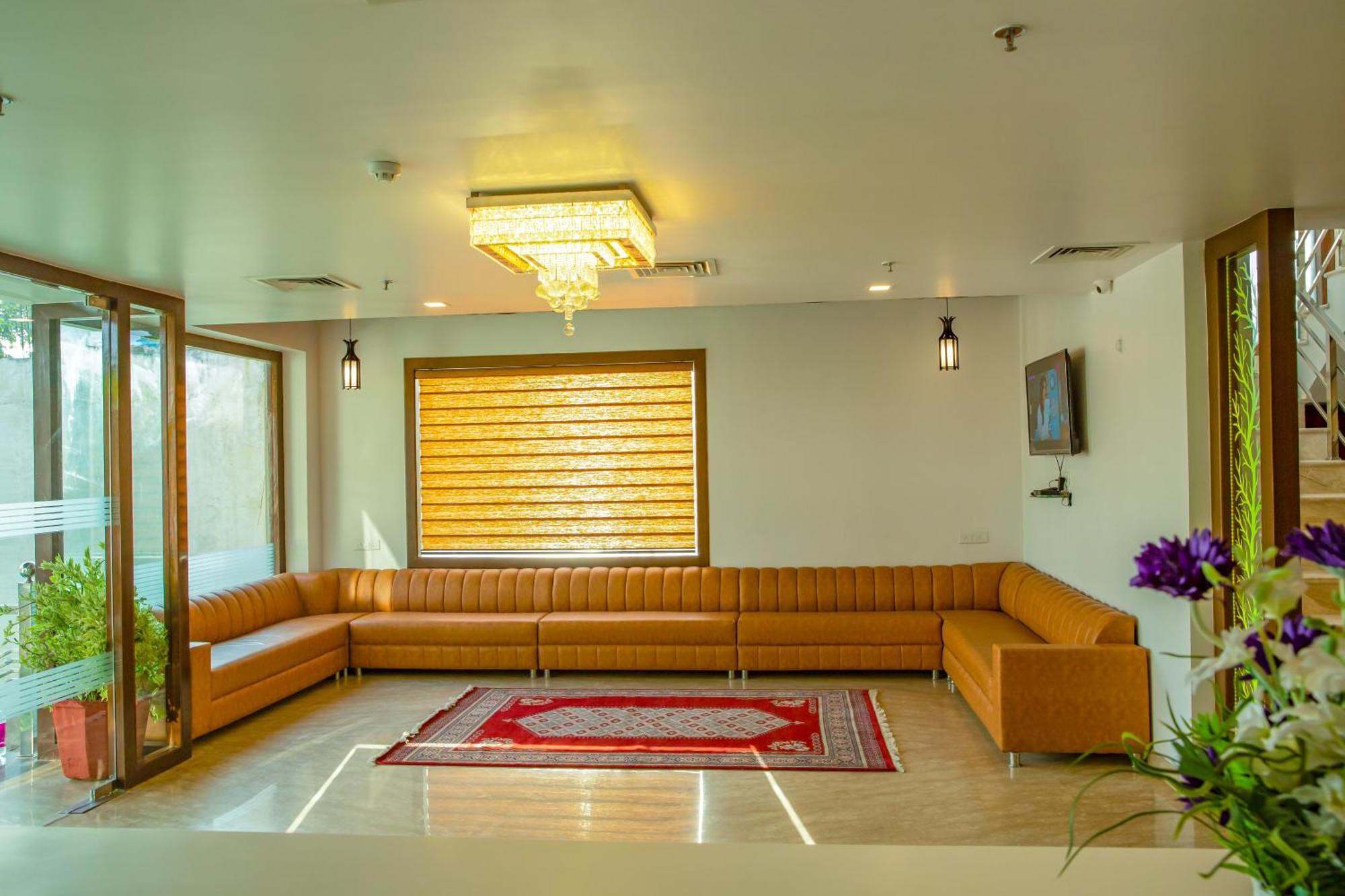 Spree Hotel Agra - Walking Distance To Tajmahal ภายนอก รูปภาพ