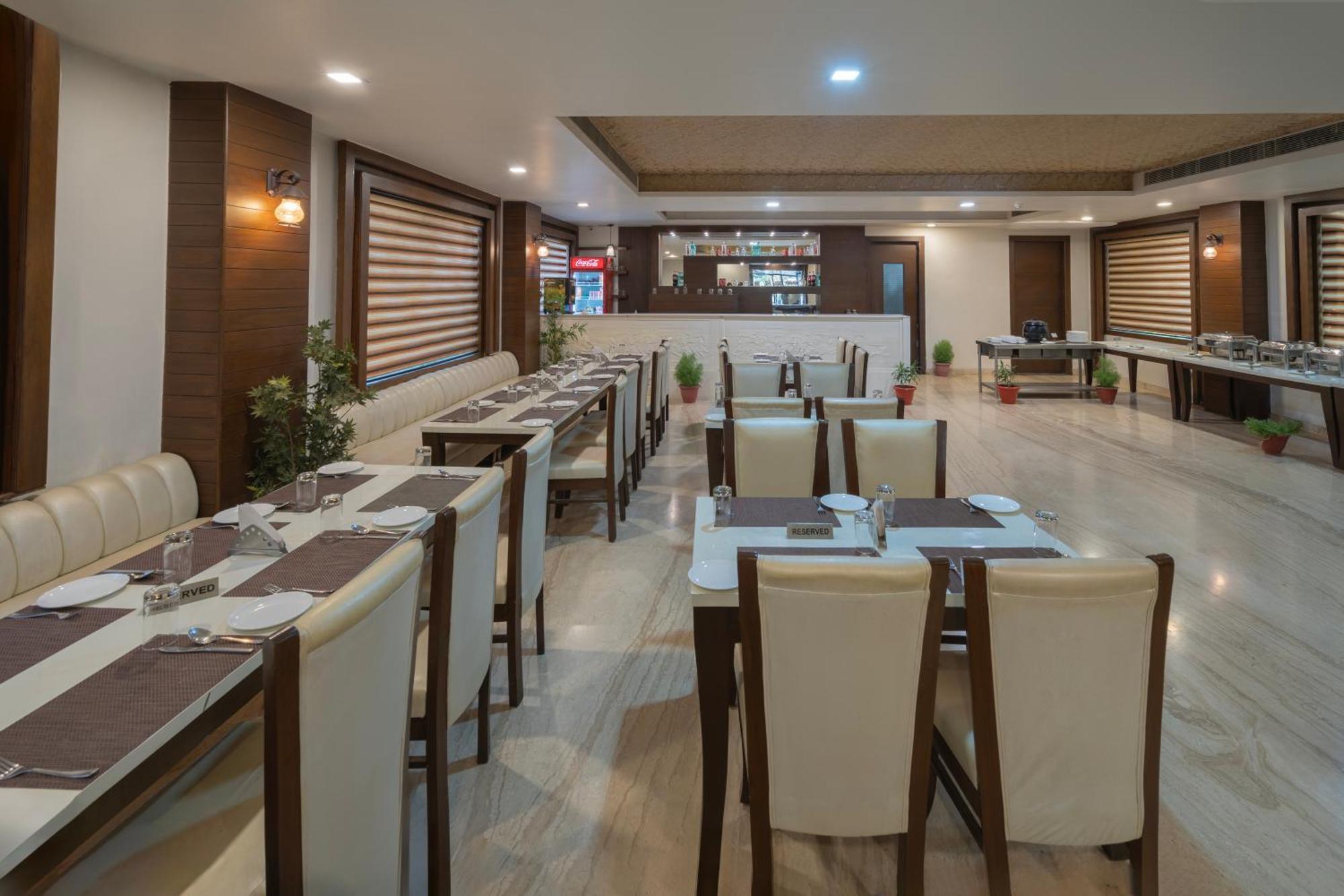 Spree Hotel Agra - Walking Distance To Tajmahal ภายนอก รูปภาพ