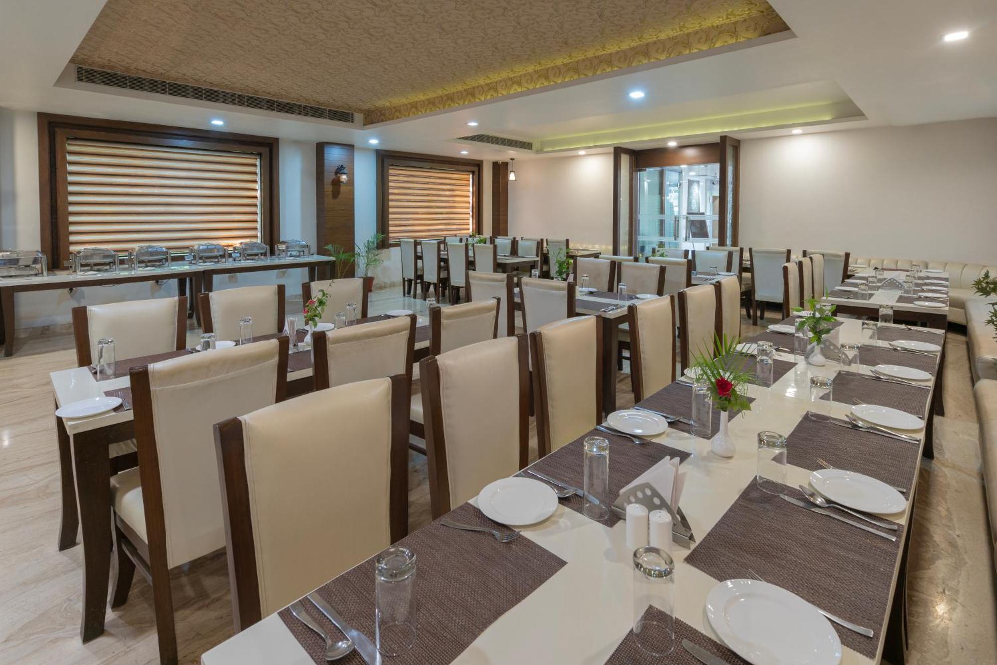 Spree Hotel Agra - Walking Distance To Tajmahal ภายนอก รูปภาพ