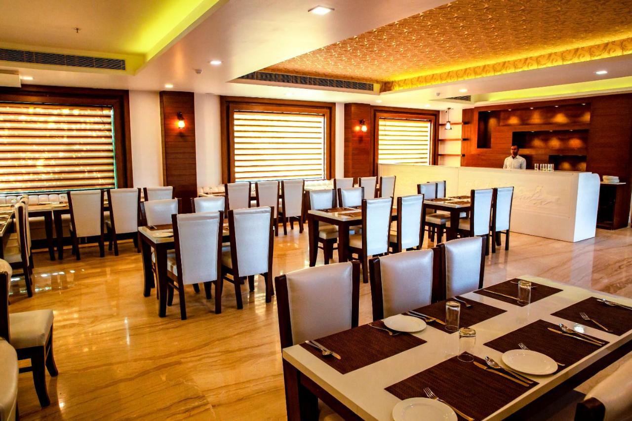 Spree Hotel Agra - Walking Distance To Tajmahal ภายนอก รูปภาพ