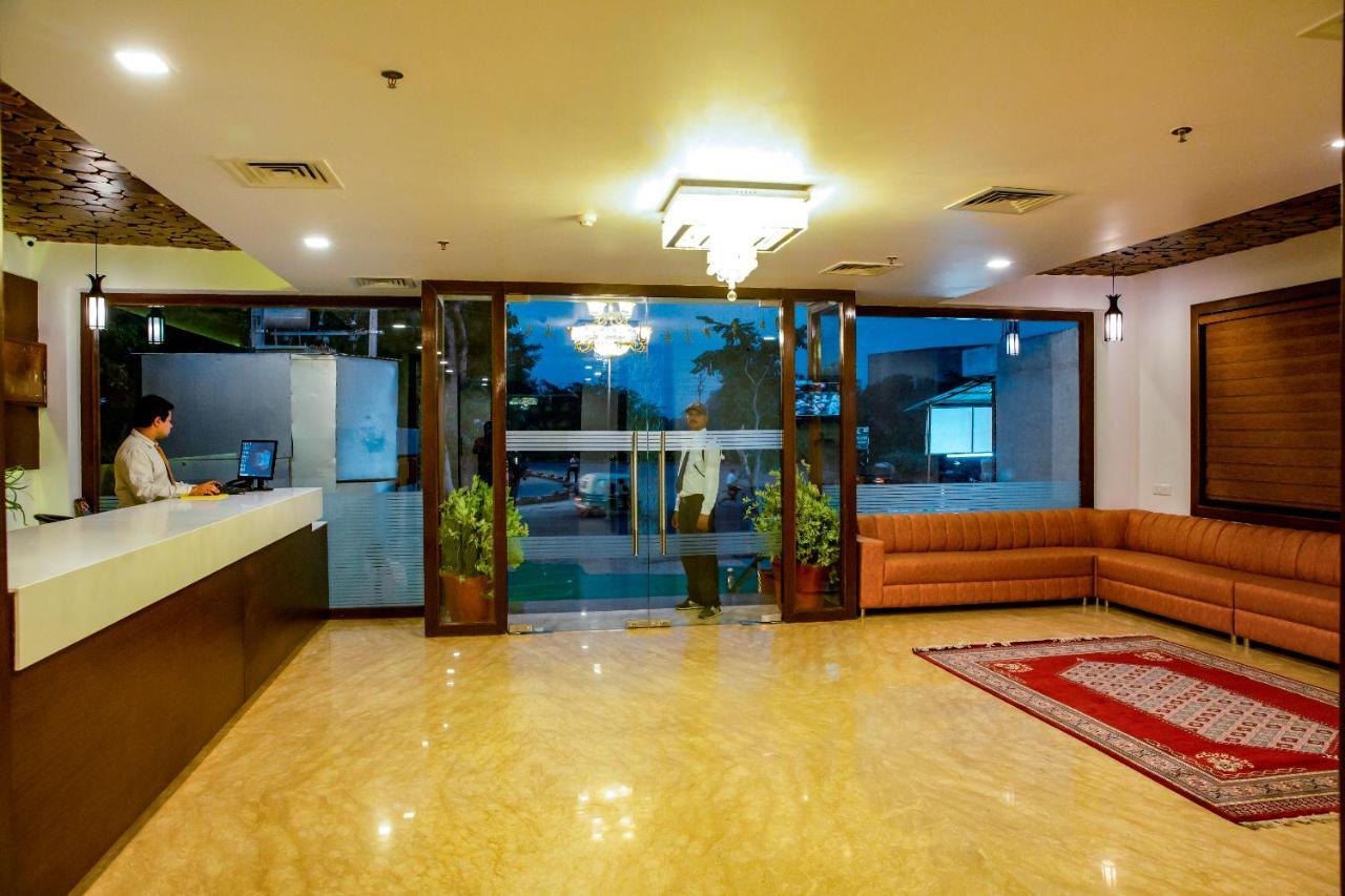 Spree Hotel Agra - Walking Distance To Tajmahal ภายนอก รูปภาพ